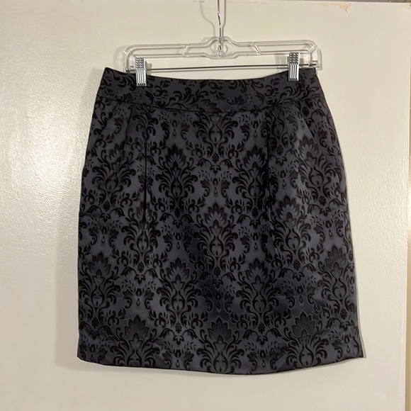 Ann Taylor Dresses & Skirts - Ann Taylor gray damask skirt with pockets!